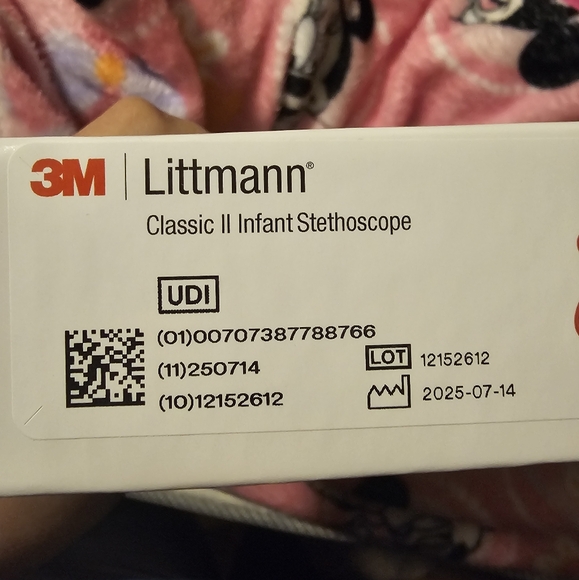 Vibrant Red Stethoscope for Clear Acoustics - Picture 4 of 5